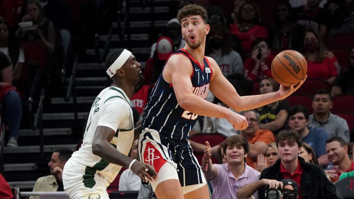 竞彩网-阿尔佩伦·申京低位技术(艾伦·佩吉个人简介)