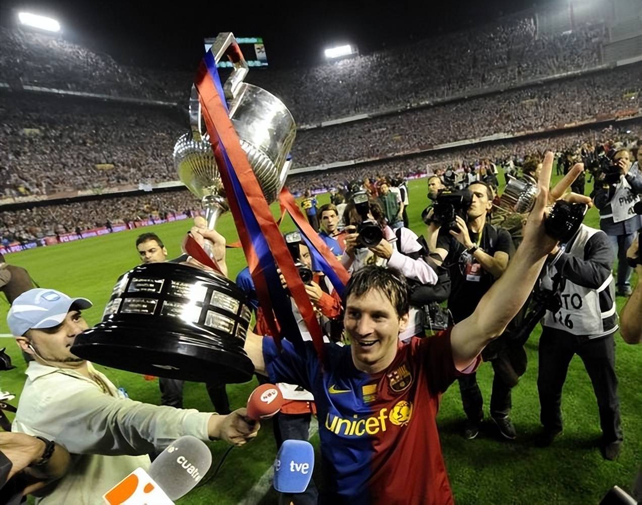 竞猜-西甲冠军奖杯(西甲冠军奖杯重量)